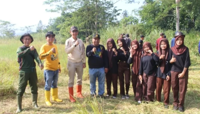 Ketua DPRD Kabupaten Sukabumi Ajak Warga Perkuat Gotong Royong Pembangunan Alun-Alun Sagaranten