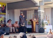 Dadang Hermawan Serahkan Seragam Paskibra untuk Paskibraka Kecamatan Ciracap